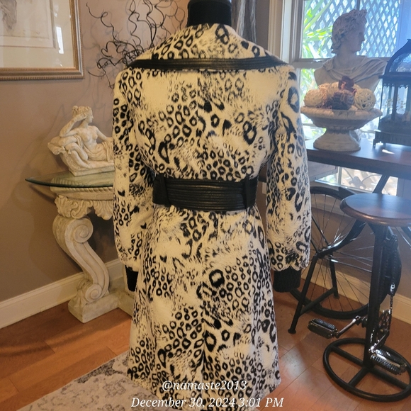 Bebe Snow Leopard Print Faux Fur Jacket Designer Celebrity Luxury #734 - Picture 5 of 16